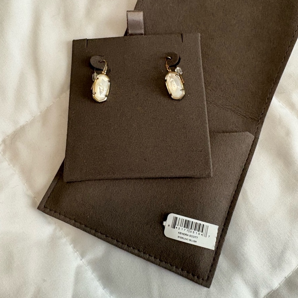 Kendra Scott Elegant Jewelry Pouch in Black and Gold